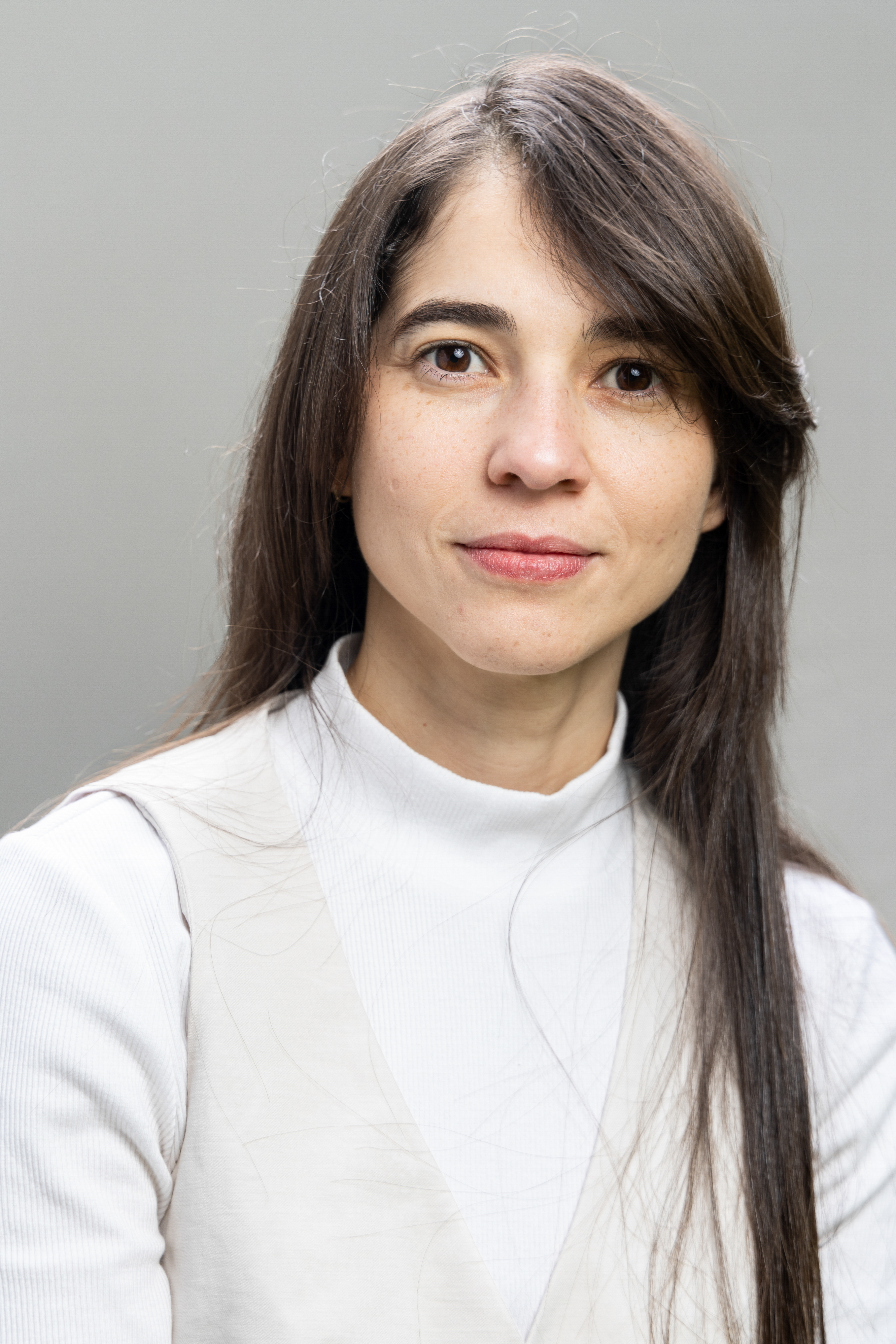 Emely Savinon, Directora